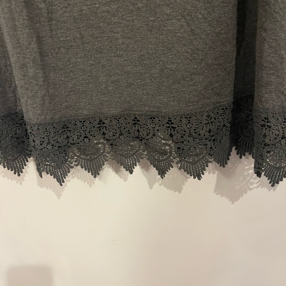 Soft Jersey Material Lace Hem Top - Picture 3 of 5